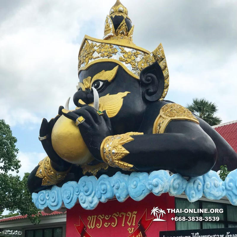 Однодневная экскурсия туристической компании Magic Thai Online из Паттайи в Чачоенгсао, храм Розового и Черного Ганеши, мумии монахов, храм Ват Сопхон, остров в виде лотоса - фото 28