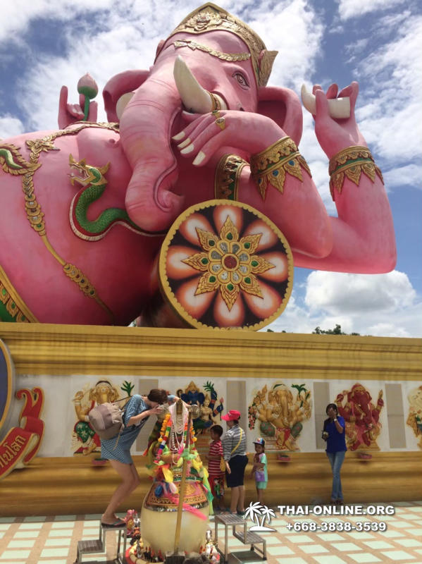 Однодневная экскурсия туристической компании Magic Thai Online из Паттайи в Чачоенгсао, храм Розового и Черного Ганеши, мумии монахов, храм Ват Сопхон, остров в виде лотоса - фото 54