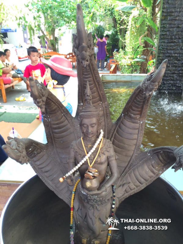 Однодневная экскурсия туристической компании Magic Thai Online из Паттайи в Чачоенгсао, храм Розового и Черного Ганеши, мумии монахов, храм Ват Сопхон, остров в виде лотоса - фото 36