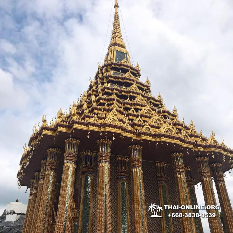 Сила Жизни экскурсия туристической компании Magic Thai Online в Паттайе, храм СПИДа в Тайланде, Лопбури город обезьян, Зеркальный храм, святилище секты Дхаммакая - фото 30