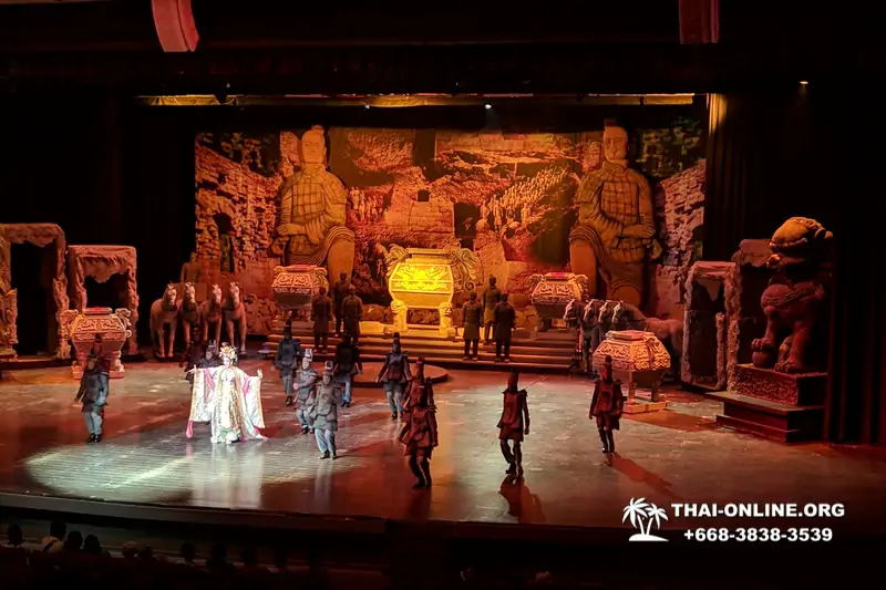 Шоу трансвеститов Колизей в Паттайе фото 16