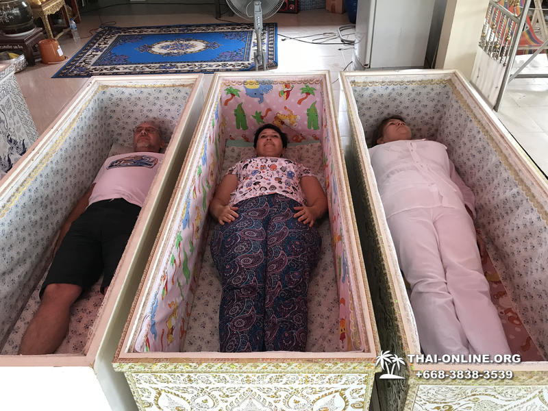 Ритуал Похороны неудач с гробами в Паттайе Тайланде фото поездки 12