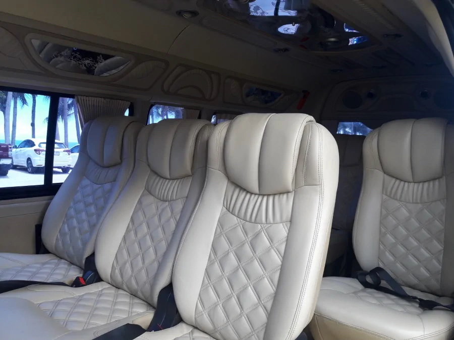 Обзорная программа по Паттайе трансфер - Микроавтобус Toyota Hiace внутри фото 1